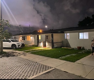 2240 NW 18th St, Miami, FL 33125