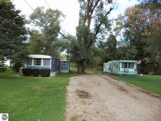 11460 Pine St, Riverdale, MI 48877