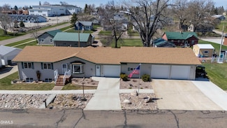 320 6th St, Riverdale, ND 58565