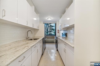 200 Winston Dr Unit 121, Cliffside Park, NJ 07010