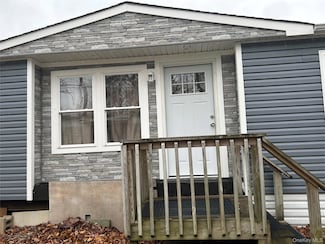 309 Fanning Blvd, Riverhead, NY 11901