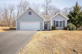 79 Cedarcrest Dr, Waynesboro, VA 22980