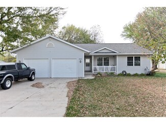 104 Mill St, Walker, IA 52352