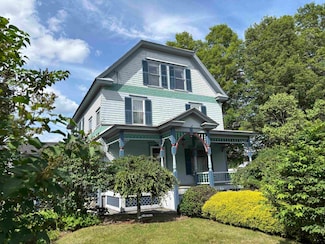 656 Main St, Chester, VT 05143