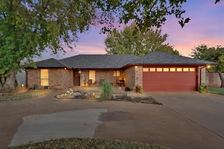 206 Magnolia Ave, Elk City, OK 73644