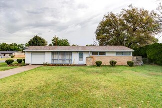 1010 Hartford Ave, Salina, KS 67401