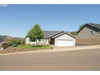 628 NE Cummins St, Roseburg, OR 97470