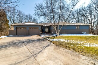 2053 Captains Ct, Muscatine, IA 52761