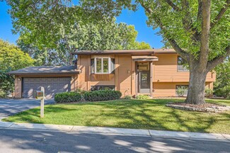 6772 Deerwood Ln N, Maple Grove, MN 55369