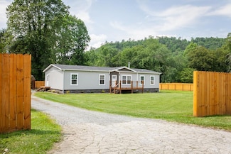 3352 Old Tallulah Rd, Robbinsville, NC 28771