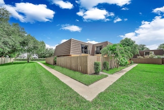 1410 14th Ct, Palm Beach Gardens, FL 33410