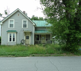 8 Oak St, Skowhegan, ME 04976