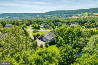 18261 Turnberry Dr, Round Hill, VA 20141