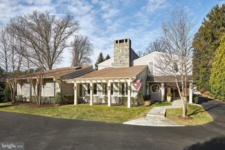 950 Parkes Run Ln, Villanova, PA 19085