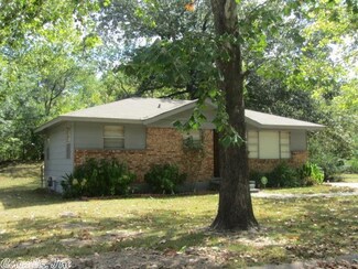 9521 Woodford Dr, Little Rock, AR 72209
