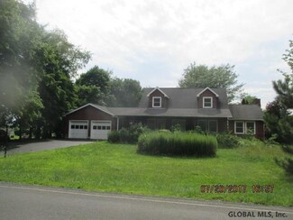 81 Albany Ave, Kinderhook, NY 12106