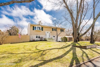 8 Pine Hill St, Jackson, NJ 08527