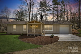 1416 Howard Gap Loop Rd, Flat Rock, NC 28731