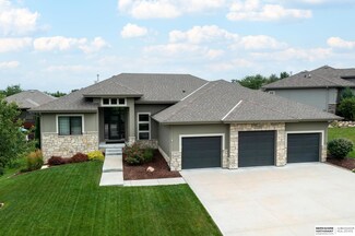 19316 Binney St, Elkhorn, NE 68022