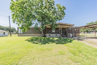 1820 Coral Rd, Azle, TX 76020