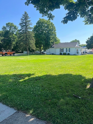 102 N Maumee St, Tecumseh, MI 49286