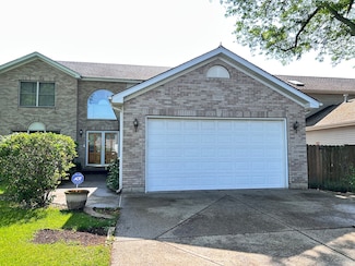 1N065 Papworth St, Carol Stream, IL 60188