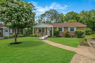 9 Chaucer Dr, Pittsburgh, PA 15235