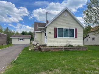 31 Oshkosh Ave, Montreal, WI 54525