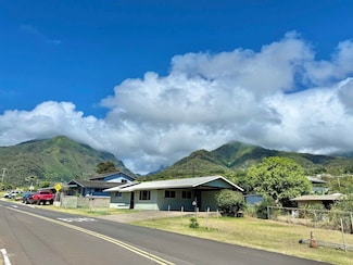 2124 Kahawai St, Wailuku, HI 96793