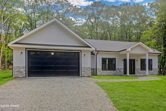 110 Middleton Dr, Milford, PA 18337