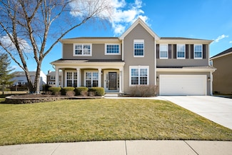 813 Williamstown Dr, Carol Stream, IL 60188