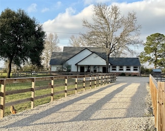 959 Kennings Rd, Crosby, TX 77532