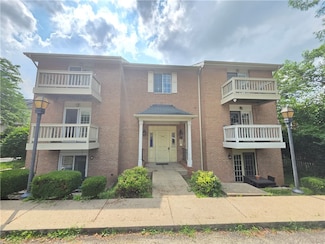 3266 Ward St Unit 3, Oakland, PA 15213