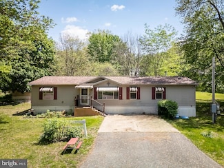 21 Pheasant Rd, Bechtelsville, PA 19505