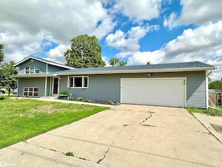 407 11th Ave, Grinnell, IA 50112