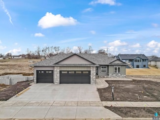 2205 S Red Oak Ave, Sioux Falls, SD 57110