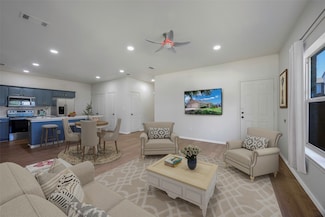 738 Carroll Ln, Lewisville, TX 75067