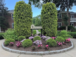 920 Pelhamdale Ave, Pelham, NY 10803