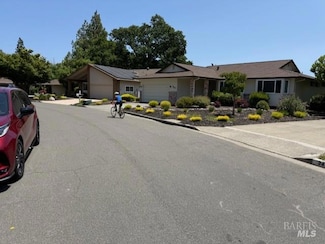 339 Twin Lakes Dr, Santa Rosa, CA 95409