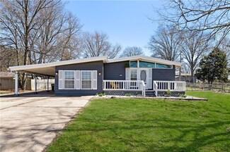 503 S 1st St, Lansing, KS 66043