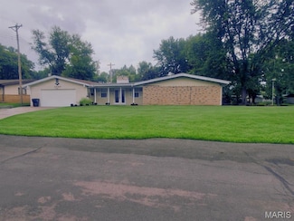 2240 Brook Dr, Florissant, MO 63033