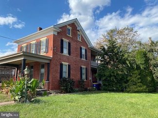 302 E Main St, East Earl, PA 17519