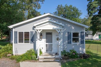 24300 Sassafras St, Edwardsburg, MI 49112