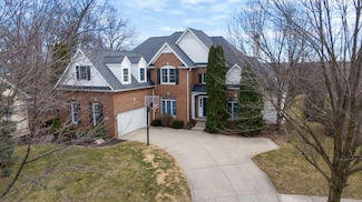 275 Bruntsfield Ct, Valparaiso, IN 46385