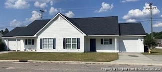 4743 Banks Ct, Hope Mills, NC 28348