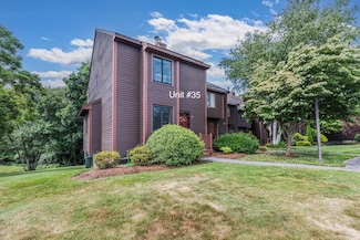 35 Thornhill Rd, Stratham, NH 03885