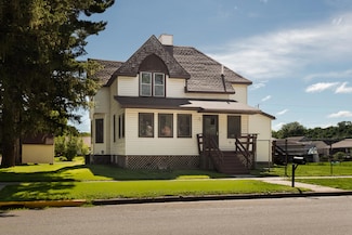 302 S Ellsworth St, Houston, MN 55943