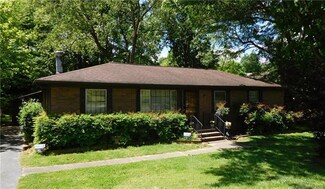 6735 Glenmoor Dr, Charlotte, NC 28214