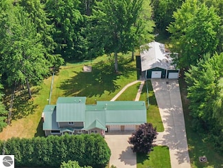 2007 S Lake Mitchell Dr, Cadillac, MI 49601