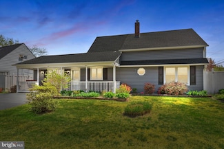 112 Everturn Ln, Levittown, PA 19054